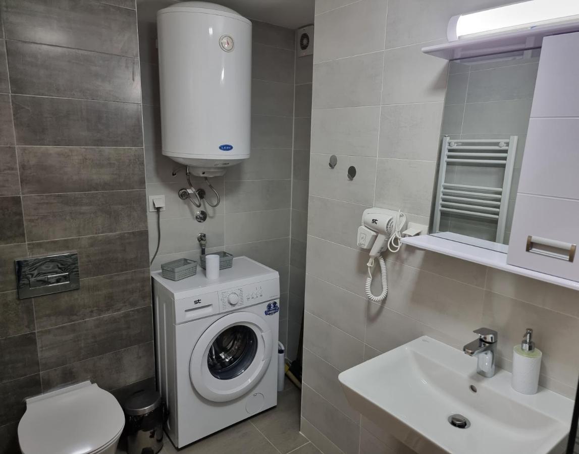 Modern & Trendy Apartment Skopje Bagian luar foto