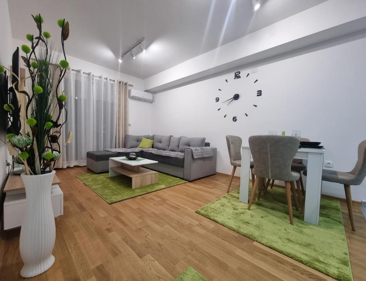 Modern & Trendy Apartment Skopje Bagian luar foto