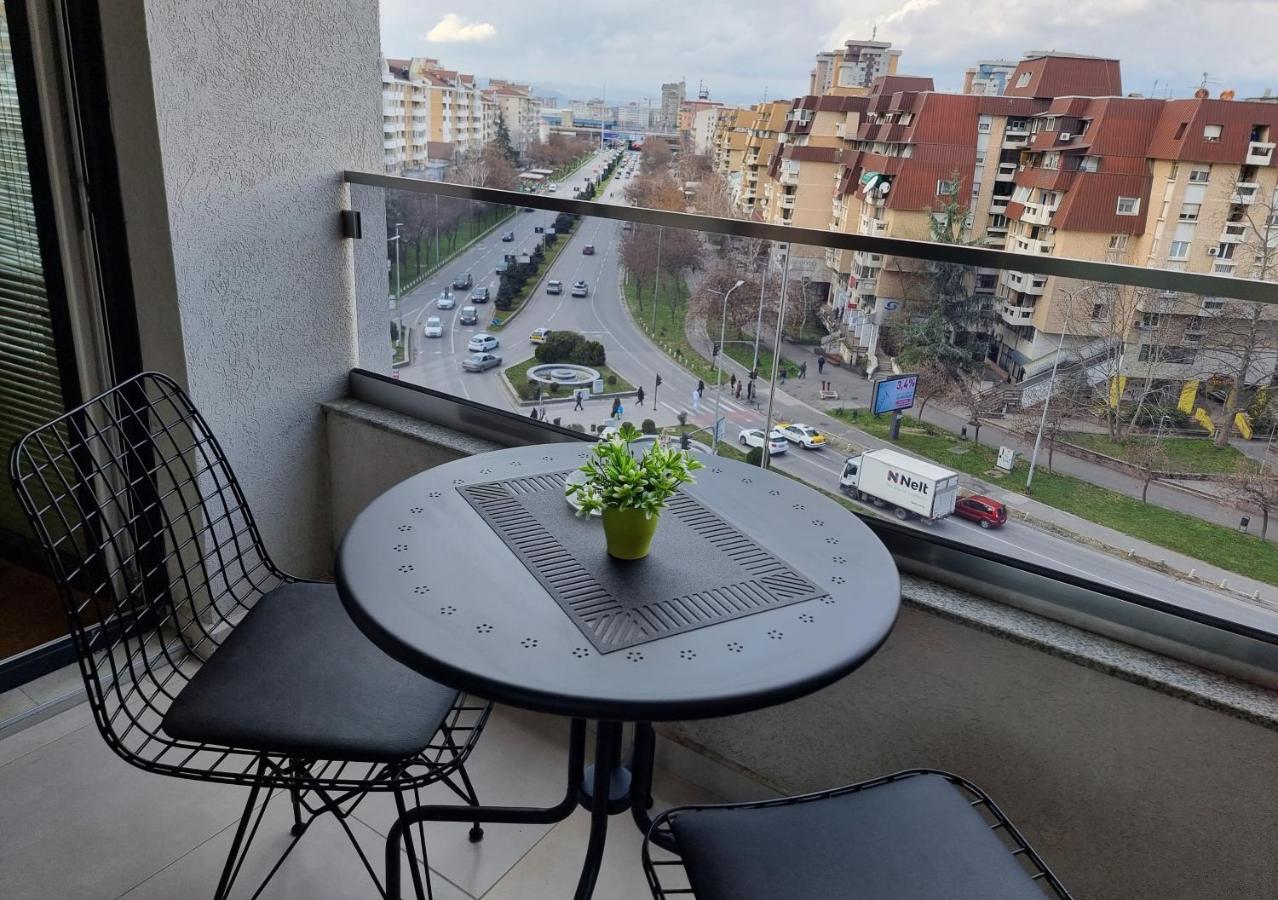 Modern & Trendy Apartment Skopje Bagian luar foto