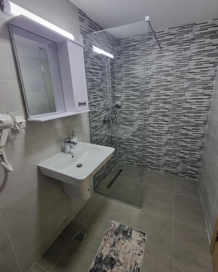 Modern & Trendy Apartment Skopje Bagian luar foto