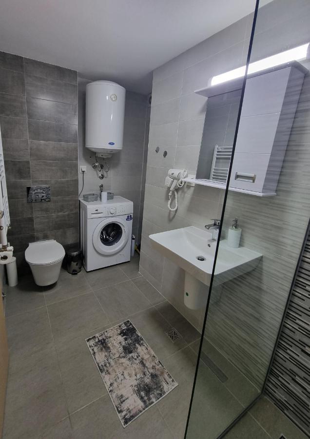 Modern & Trendy Apartment Skopje Bagian luar foto
