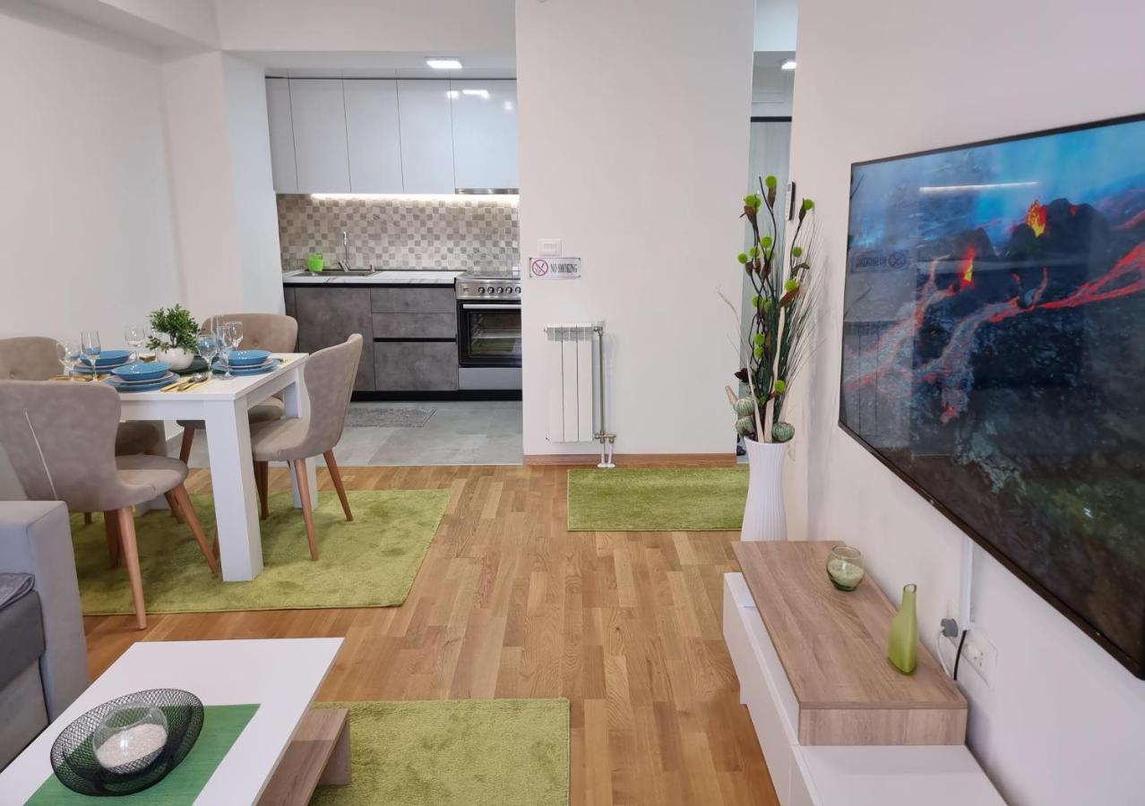 Modern & Trendy Apartment Skopje Bagian luar foto
