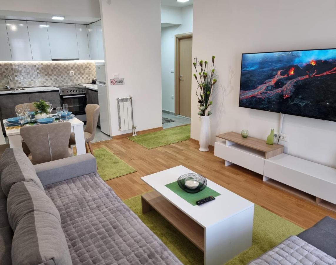 Modern & Trendy Apartment Skopje Bagian luar foto