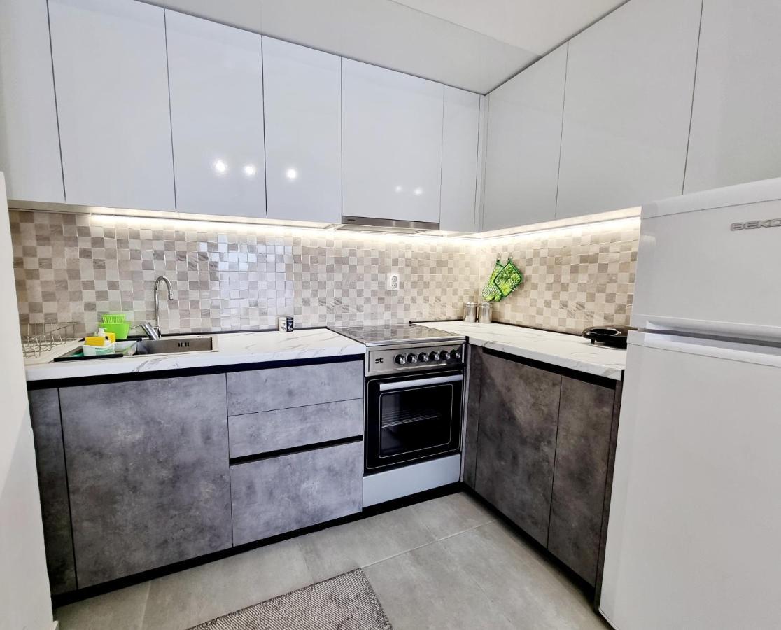 Modern & Trendy Apartment Skopje Bagian luar foto