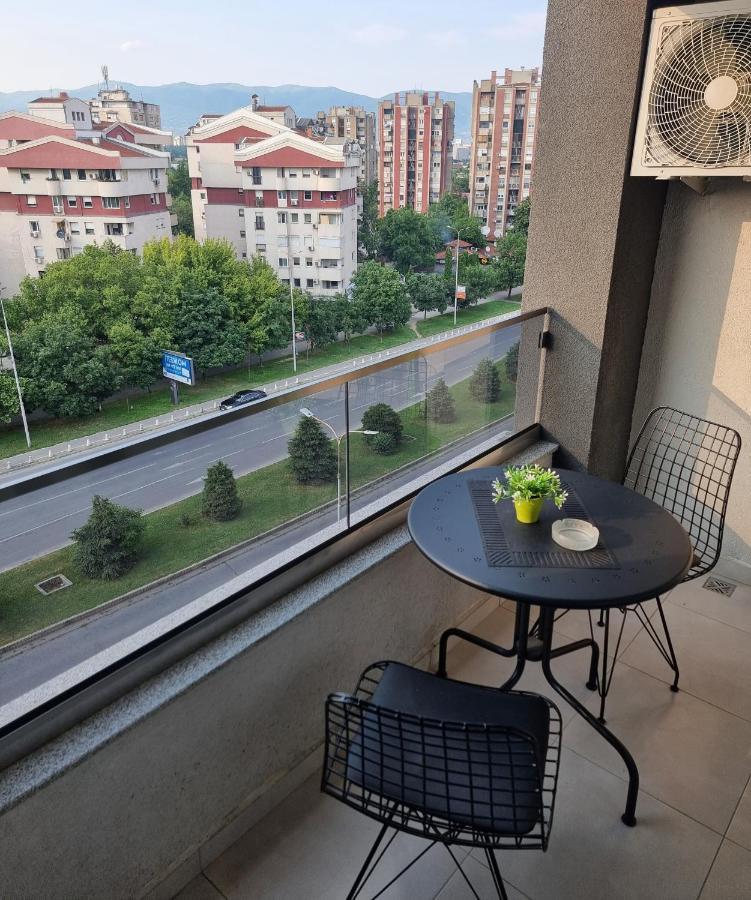 Modern & Trendy Apartment Skopje Bagian luar foto