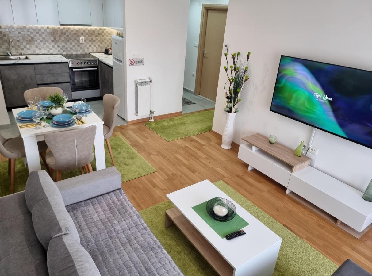 Modern & Trendy Apartment Skopje Bagian luar foto