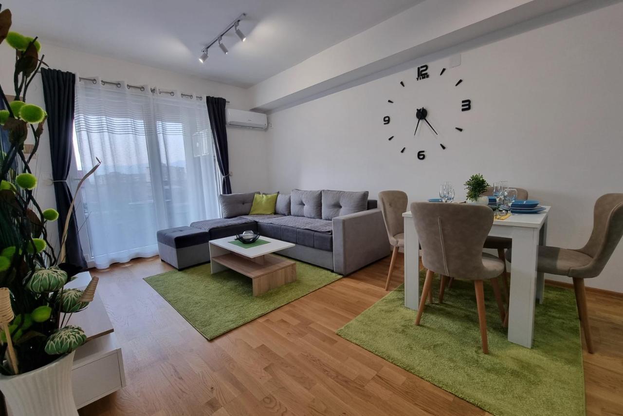 Modern & Trendy Apartment Skopje Bagian luar foto